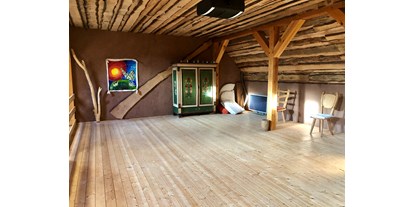 Yogakurs - Ambiente: Große Räumlichkeiten - Wittichenau - Yin Yoga im Kasperhof in Zeißig.  - YogaSeeleLeben