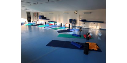 Yoga course - vorhandenes Yogazubehör: Decken - Yin Yoga in der HoyReha in Hoyerswerda.  - YogaSeeleLeben