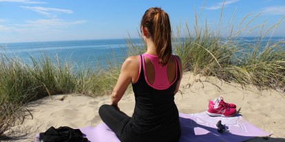 Yogakurs - Yogastil: Yin Yoga - Berlin-Stadt Köpenick - Mediation am Strand auf der Hohen Düne Warnemünde - Jacqueline Schumann