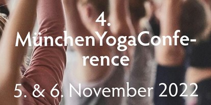 Yogakurs - Ausstattung: Sitzecke - Penzberg - Yoga Schule Penzberg auf der München YogaConference vom 5.11. - 6. 11.22 ♡ - Yogagarten / Yogaschule Penzberg Bernhard und Christine Götzl