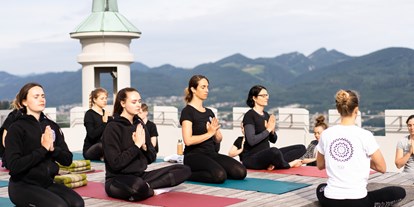 Yogakurs - Yogastil: Yin Yoga - Schweiz - Outdoor Yoga Sälischlössli - Sabrina Keller
