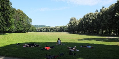 Yogakurs - Yogastil: Vinyasa Flow - Schwarzwald - Yoga_im_park - Papaya Yoga Baden-Baden