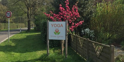 Yogakurs - Yogastil: Hatha Yoga - Niederkrüchten - Einfahrt - Shivas Garten