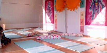 Yogakurs - Ambiente: Spirituell - Deutschland - Yogalehrer/innen-Ausbildung im Mosaiksystem Marion Grimm-Rautenberg (c) - MediYogaSchule (c)