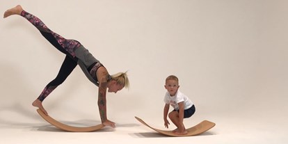Yogakurs - Yogastil: Acro Yoga - das.Brett Yoga
 - Entwicklungsschritt Nicole Stammnitz