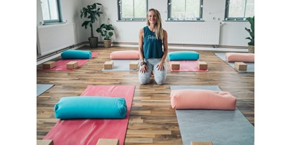 Yogakurs - vorhandenes Yogazubehör: Decken - Eifel - YogaFantasy Martina Schenkl Yoga