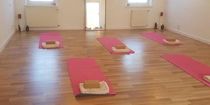 Yoga course - Art der Yogakurse: Offene Kurse (Einstieg jederzeit möglich) - Ruhrgebiet - Yogaambiente - Sylvia Weber/ Yoga am Froschenteich