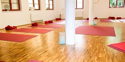 Yogakurs - Mitglied im Yoga-Verband: BdfY (Berufsverband der freien Yogalehrer und Yogatherapeuten e.V.) - Großer Yogasaal - Das Bewegte Haus - Zentrum für Yoga und ganzheitliches Leben