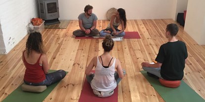 Yogakurs - Ambiente: Spirituell - Wien - practice - Yogaji Studio