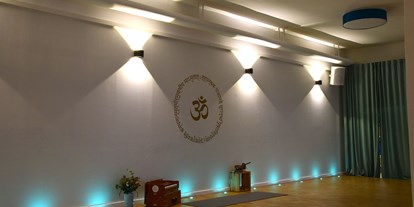 Yogakurs - vorhandenes Yogazubehör: Sitz- / Meditationskissen - Binnenland - Yogaraum - Sangha Yoga Lübeck