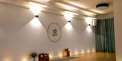 Yogakurs - Erreichbarkeit: sehr gute Anbindung - Binnenland - Yogaraum - Sangha Yoga Lübeck