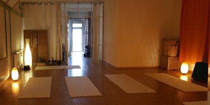 Yogakurs - vorhandenes Yogazubehör: Yogamatten - Köln Ehrenfeld - Der Yogaraum.  - Om my Yoga