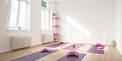 Yogakurs - vorhandenes Yogazubehör: Sitz- / Meditationskissen - Krefeld Bockum - Kursraum Grenzstr. 127 - Yogalebenkrefeld