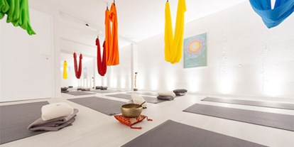 Yogakurs - vorhandenes Yogazubehör: Yogagurte - Krefeld - Aerialyoga bei yogaleben Krefeld - Yogalebenkrefeld