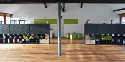 Yogakurs - Yogastil: Anderes - Hamburg-Umland - Das Yoga Studio ist mit Echtholzparkett und Fußbodenheizung ausgestattet.  - BeWell Yoga Studio