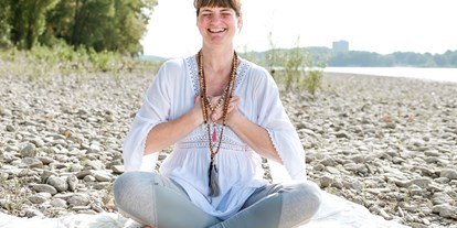 Yogakurs - Mitglied im Yoga-Verband: DeGIT (Deutsche Gesellschaft für Yogatherapie) - Meike Nachtwey