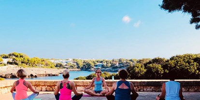Yogakurs - vorhandenes Yogazubehör: Meditationshocker - Bayern - Yoga Workshop Mallorca August 2019 - LebensManufaktur & YogaRaum