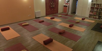 Yogakurs - vorhandenes Yogazubehör: Decken - Ruhrgebiet - dvividhaYoga