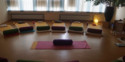 Yogakurs - Erreichbarkeit: sehr gute Anbindung - Niederrhein - Unser Yoga-Raum (vorbereitet für einen Yin-Yoga Workshop) - BiYo Yoga in Viersen