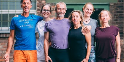 Yogakurs - geeignet für: Ältere Menschen - Österreich - Ooom Yogastudio Lehrer - Ooom Yogastudio