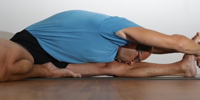 Yogakurs - Ausstattung: Yogabücher - Österreich - Hannes Hochmeister Iyengar - Ooom Yogastudio
