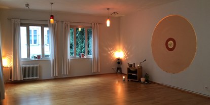 Yogakurs - Erreichbarkeit: sehr gute Anbindung - Karlsruhe Innenstadt-West - Yogaraum für KaliWest Yoga im Sangat, Karlsruhe - KaliWest Yoga