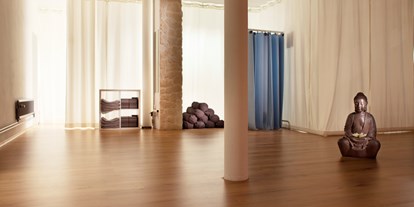 Yogakurs - vorhandenes Yogazubehör: Decken - Schwäbisch Gmünd - Renate Braun YOGA