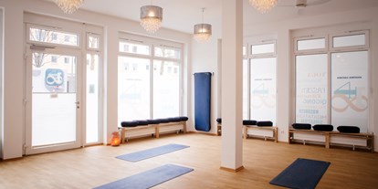 Yogakurs - Art der Yogakurse: Offene Kurse (Einstieg jederzeit möglich) - München Schwabing - Yogaraum Studio 148 - Studio 148 – Ausatmen. Einatmen.