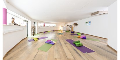 Yogakurs - Ambiente: Große Räumlichkeiten - Bayern - Ois is Yoga