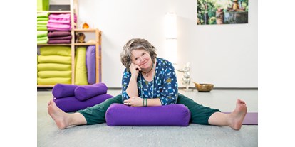 Yogakurs - spezielle Yogaangebote: Satsang - Deutschland - Claudia Korsten-Ring
Inhaberin und Yogalehrerin BDY/EYU - Ois is Yoga