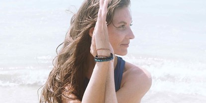 Yogakurs - spezielle Yogaangebote: Yogatherapie - Frankfurt am Main - Sandra Grosse design | marketing | yoga - @yellowvibesyoga