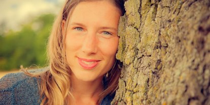 Yogakurs - Ausstattung: Umkleide - Regensburg - Hallo, ich bin Natalie und unterrichte seit 2014 Yoga aus voller Leidenschaft hauptberuflich. Ich freue mich auf deinen Besuch im Studio oder einer Yoga Auszeit :-) - Natalie Merl - Yoga & Körpertherapie 