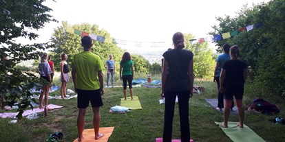 Yogakurs - Art der Yogakurse: Offene Yogastunden - Regensburg - Bei unserem Yoga Open Air Sommer aufgenommen, wunderbar!  - Natalie Merl - Yoga & Körpertherapie 
