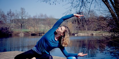 Yogakurs - spezielle Yogaangebote: Yogatherapie - Regensburg - Natalie Merl, Schwetzendorfer Weiher  - Natalie Merl - Yoga & Körpertherapie 