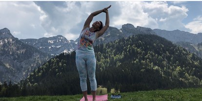 Yogakurs - vorhandenes Yogazubehör: Yogagurte - Bad Tölz - Mini Retreat: Wandern & Yoga verspricht Erholung und Regeneration in wunderschöner Natur! - Michaela Schötz - Isaryogis
