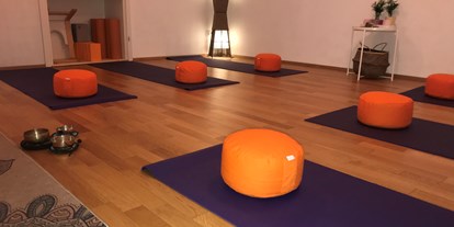 Yogakurs - Yogastil: Meditation - Bad Tölz -  gemütlicher Kursraum in Bad Tölz  - Michaela Schötz - Isaryogis