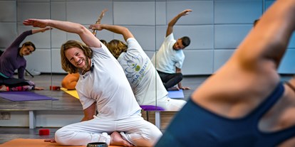 Yogakurs - Kurse mit Förderung durch Krankenkassen - Frechen - Hatha Yoga Klasse - Torsten Acht - Schmerzhilfe & Yoga