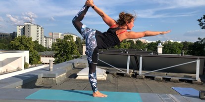 Yogakurs - vorhandenes Yogazubehör: Decken - Berlin-Stadt Charlottenburg-Wilmersdorf - Yoga-Lehrerin | Kati Degenhardt Yoga | Moayoga Berlin