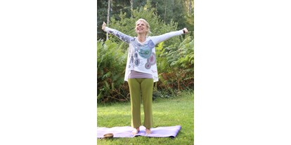 Yogakurs - vorhandenes Yogazubehör: Decken - Kellenhusen - ©Andrea Keil - Sandra Schwardt Yoga, Meditation und Entspannung in Kellenhusen