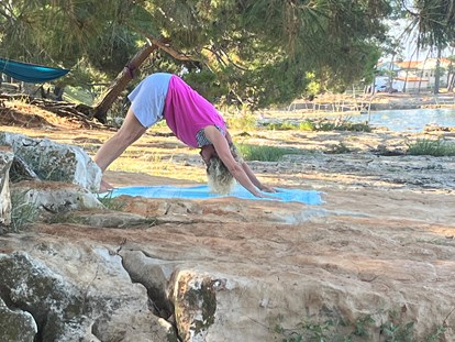 Yoga course - vorhandenes Yogazubehör: Decken - Yoga Retreat, Waldbaden, in der Natur  - Diana Kipper Yoga