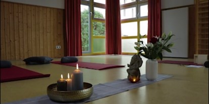 Yogakurs - vorhandenes Yogazubehör: Sitz- / Meditationskissen - Ruhrgebiet - Carola May, Felt - " YOGI IN THE HOUSE", zertifizierte Yogalehrerin