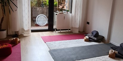Yogakurs - Yogastil: Yin Yoga - "Yoga, Tee & Achtsamkeit" - Meditationsabende
freitags

"Mein Yogaraum"
Felheuerstr. 54
44319 Dortmund - Kurl

 - Carola May, Felt - " YOGI IN THE HOUSE", zertifizierte Yogalehrerin