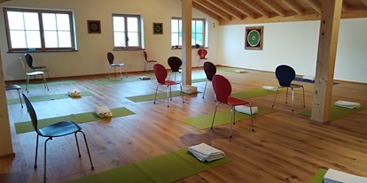 Yogakurs - Ambiente: Große Räumlichkeiten - Saulgrub - Agnes Schöttl Yogaleben