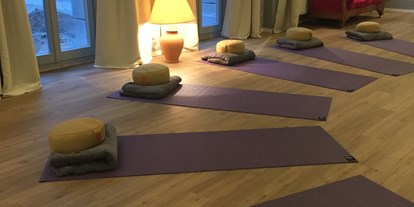 Yogakurs - Kurse mit Förderung durch Krankenkassen - Nürnberg Südstadt - Yoga in Wohnzimmer Atmosphäre  - Param Yoga - Yoga in Fürth bei Nürnberg