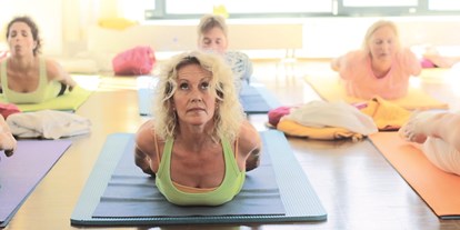 Yogakurs - vorhandenes Yogazubehör: Yogamatten - Hatha Yoga im Sampoorna Yoga Zentrum Oldenburg - Sampoorna Yoga Zentrum Oldenburg