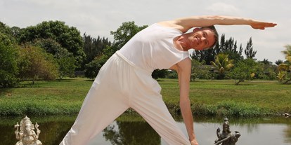 Yogakurs - Zertifizierung: 200 UE Yoga Alliance (AYA)  - Sampoorna Yoga - Sampoorna Yoga Zentrum Oldenburg
