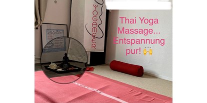 Yogakurs - Rostock Ortsamt 1 - Thai Yoga Massage…
In bequemer Kleidung empfangen Sie die Massage. Sanfte Bewegungen, Berührungen dehnen und lockern den Körper.  - YOGA MEER - Corinna Lange