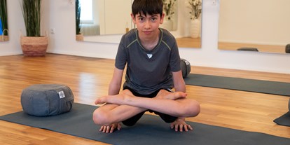Yogakurs - Weitere Angebote: Yogalehrer Ausbildungen - Aachen - Teenager Yoga - Together Yoga & Zumba Studio