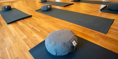 Yogakurs - Kurse für bestimmte Zielgruppen: Kurse für Schwangere (Pränatal) - Köln, Bonn, Eifel ... - Kursraum - Together Yoga & Zumba Studio