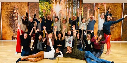 Yogakurs - Yogastil: Power-Yoga - Bayern - Das Glücksbringer Team - die glücksbringer
